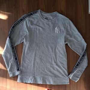 Genuine Merchandise New York Yankees Gray Sweater with Navy Stripes